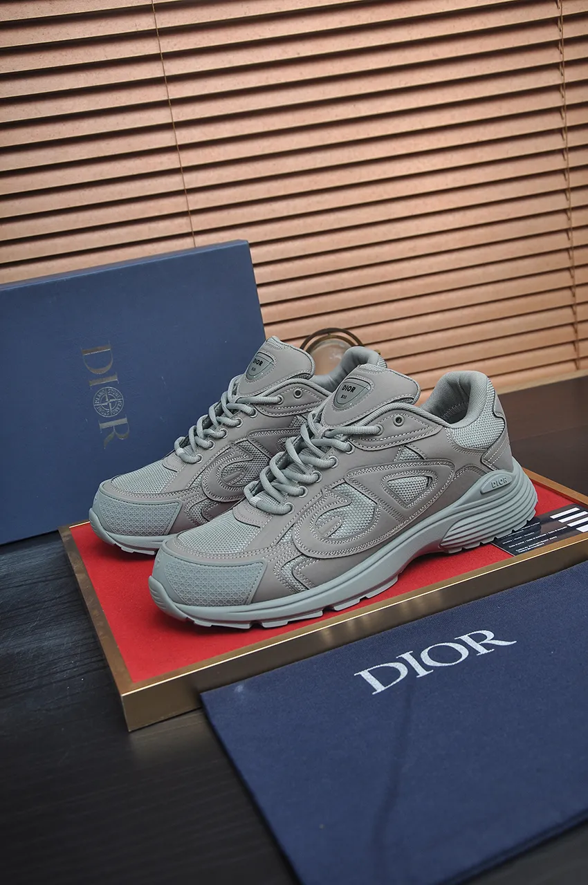 Men's men's shoes 💰: 540💶 (top original order) Brand: Dior (Dior) Standard code: Men's code 38-44 (45 customized) Grade: Same style as the official website Material: Top original cowhide stitched together Original wear-resistant and lightweight outsole Style category: Fashionable casual shoes Distinguished luxury brand elements top luxury Color: Real picture color